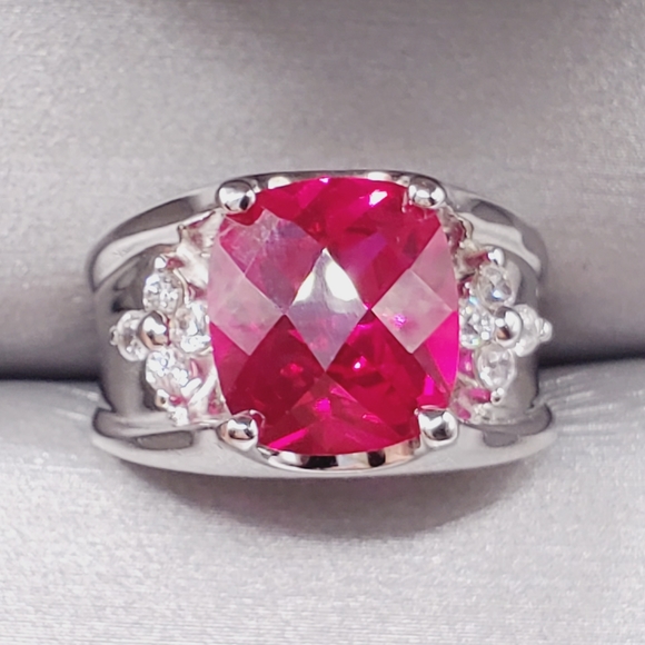 Ruby Flower Ring - Picture 2 of 3